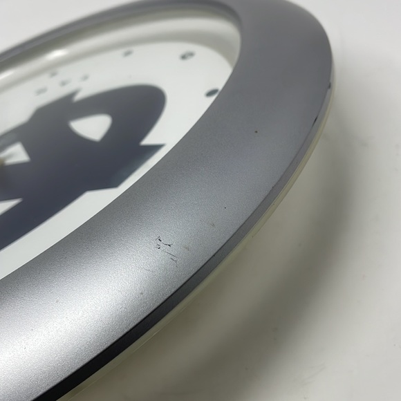 UNC Tar Heel Clock Battery Operated 13” Diameter - Picture 10 of 13